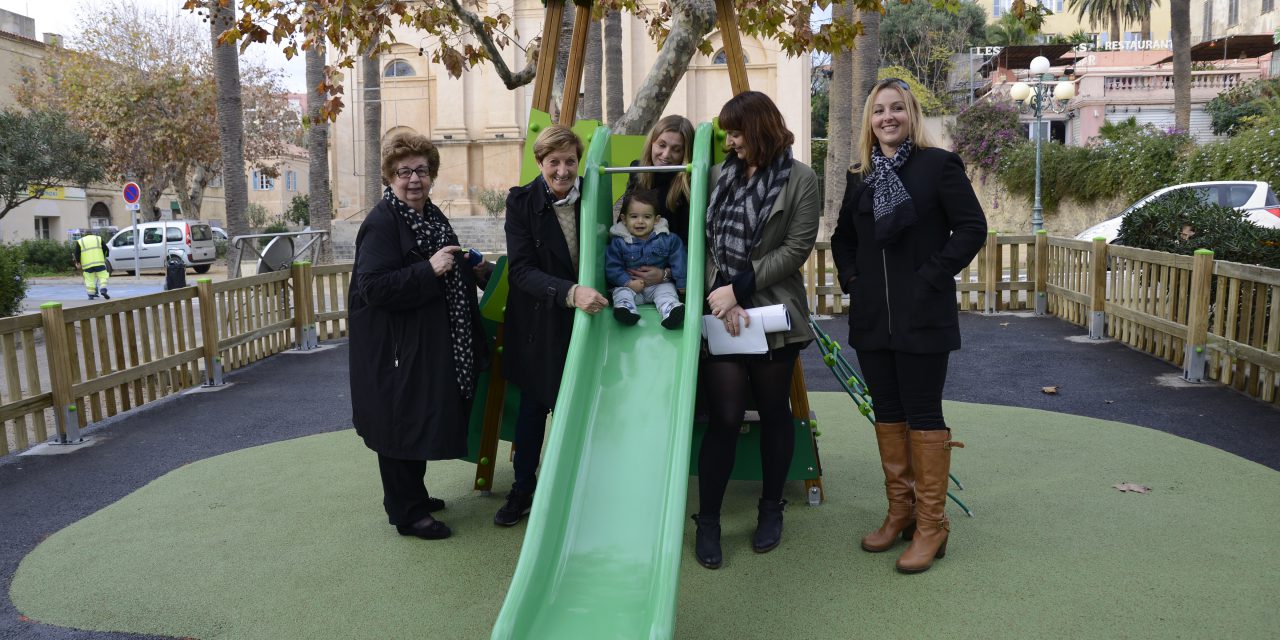 Aires de jeux place Paoli
