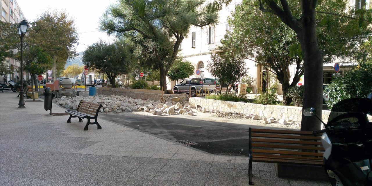 Embellissement de la place Delanney